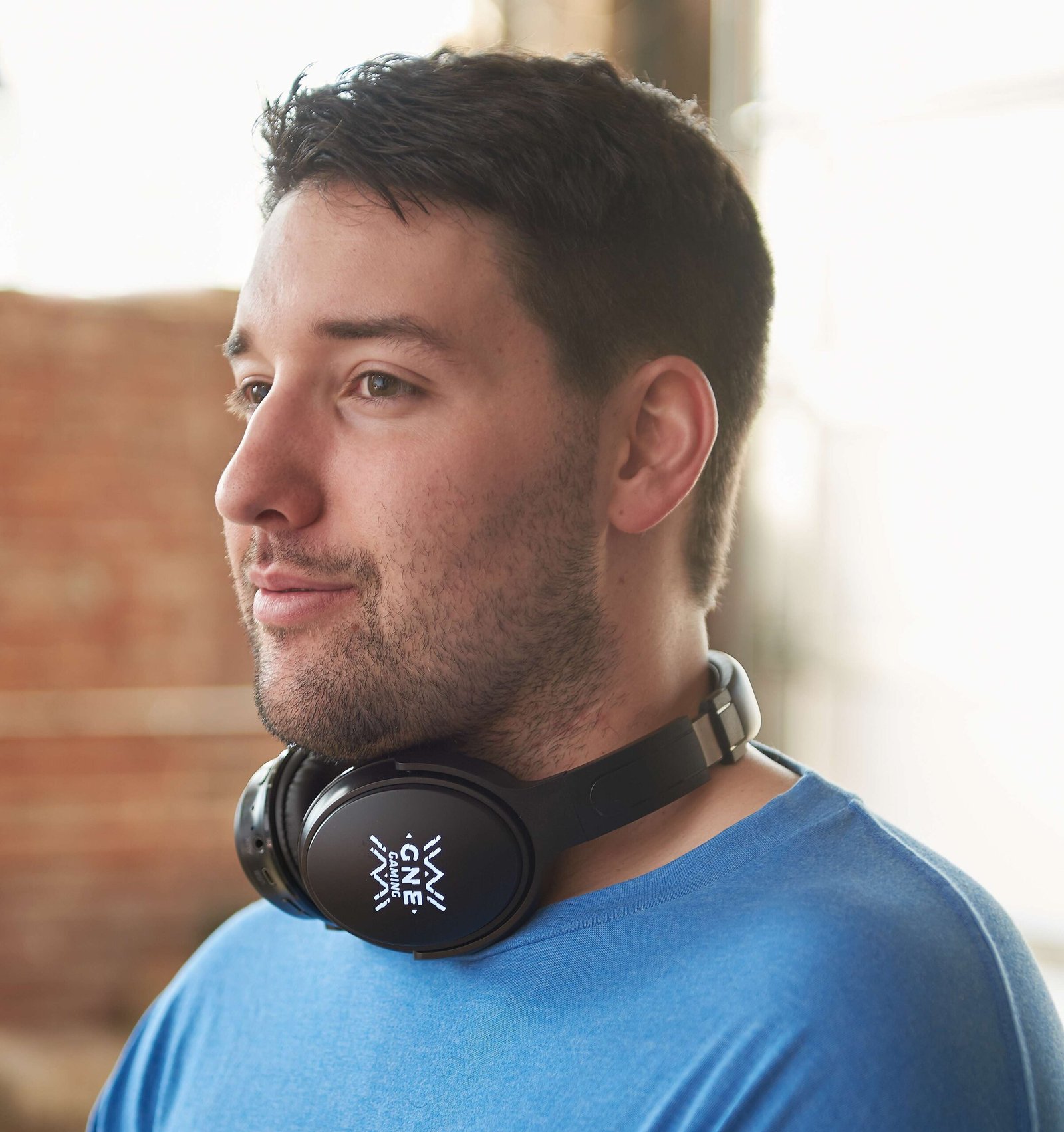 Light Up Logo Bluetooth Headphones - Image 4