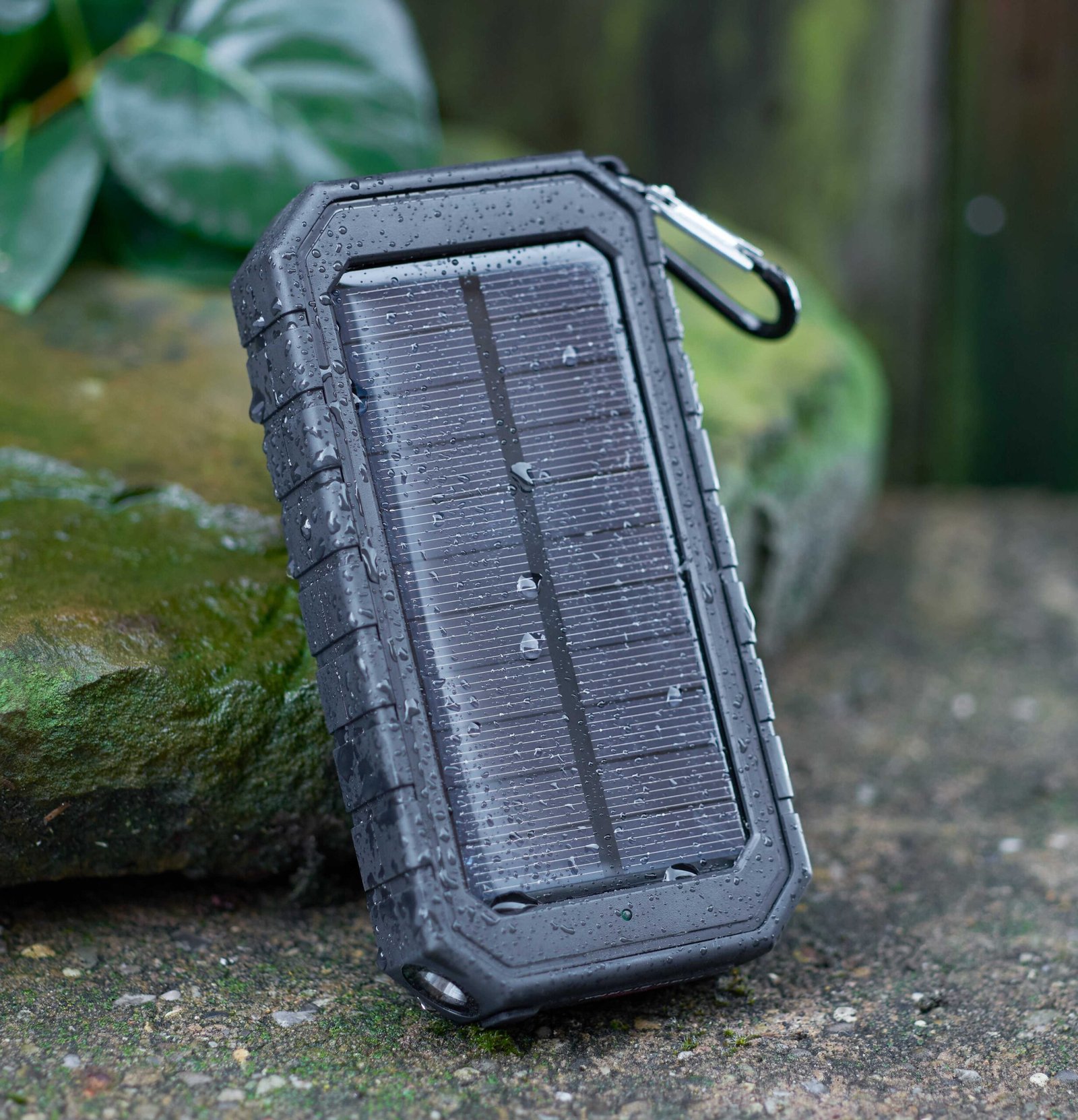High Sierra® IPX 5 Solar Fast Wireless Power Bank - Image 5