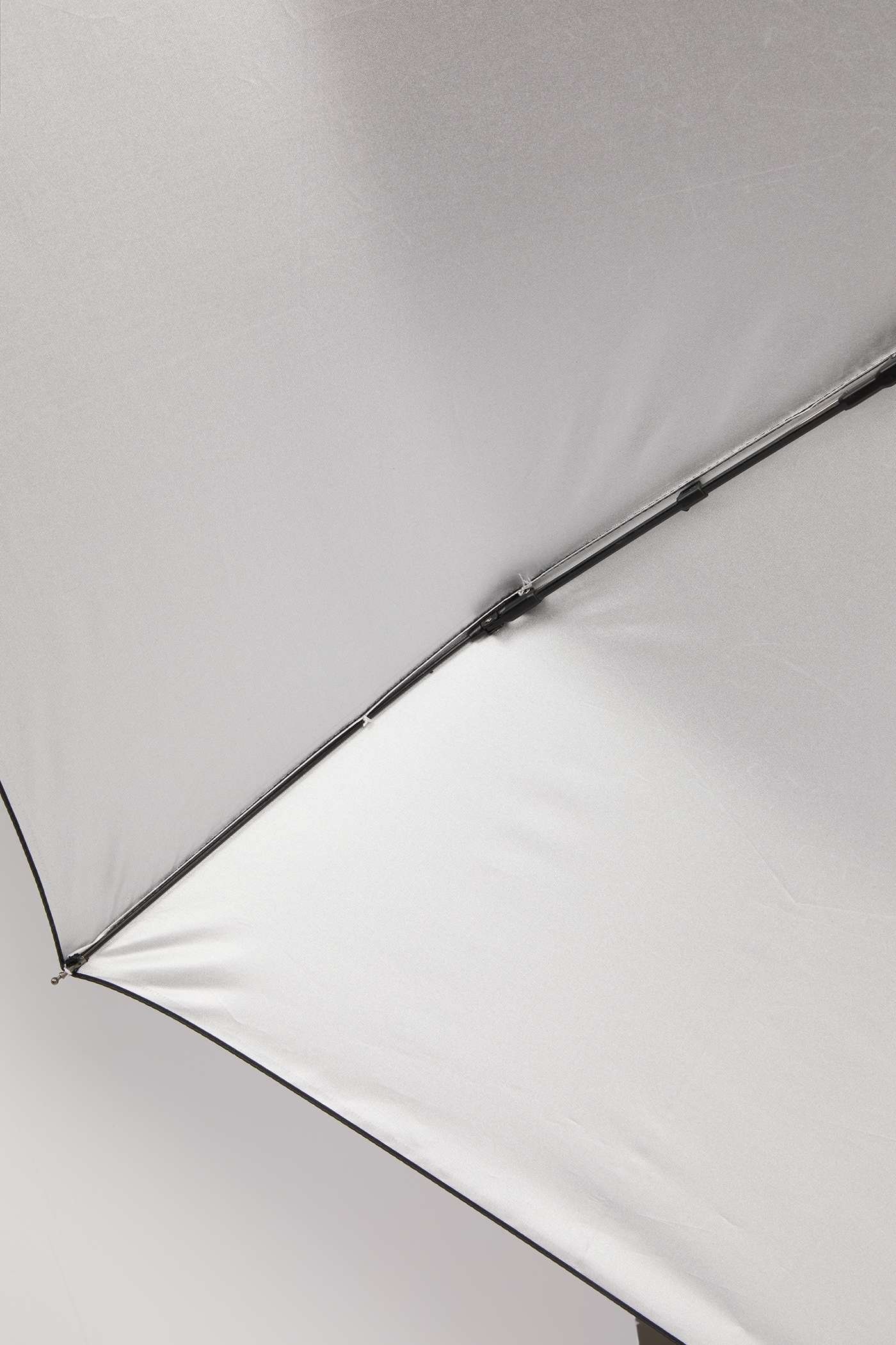 42" Value Folding Auto Open/Close Umbrella - Image 5